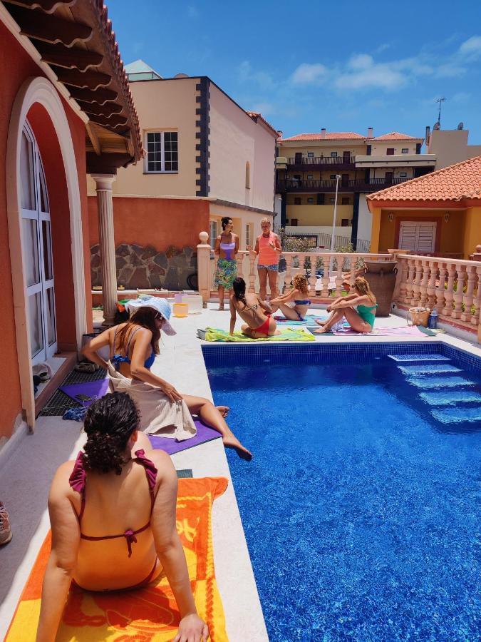 Duque Nest Hostel Адехе Екстериор снимка