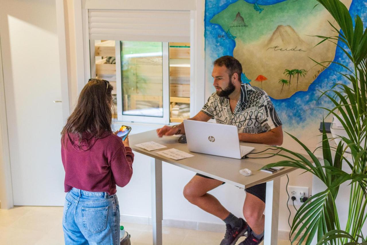 Duque Nest Hostel Адехе Екстериор снимка