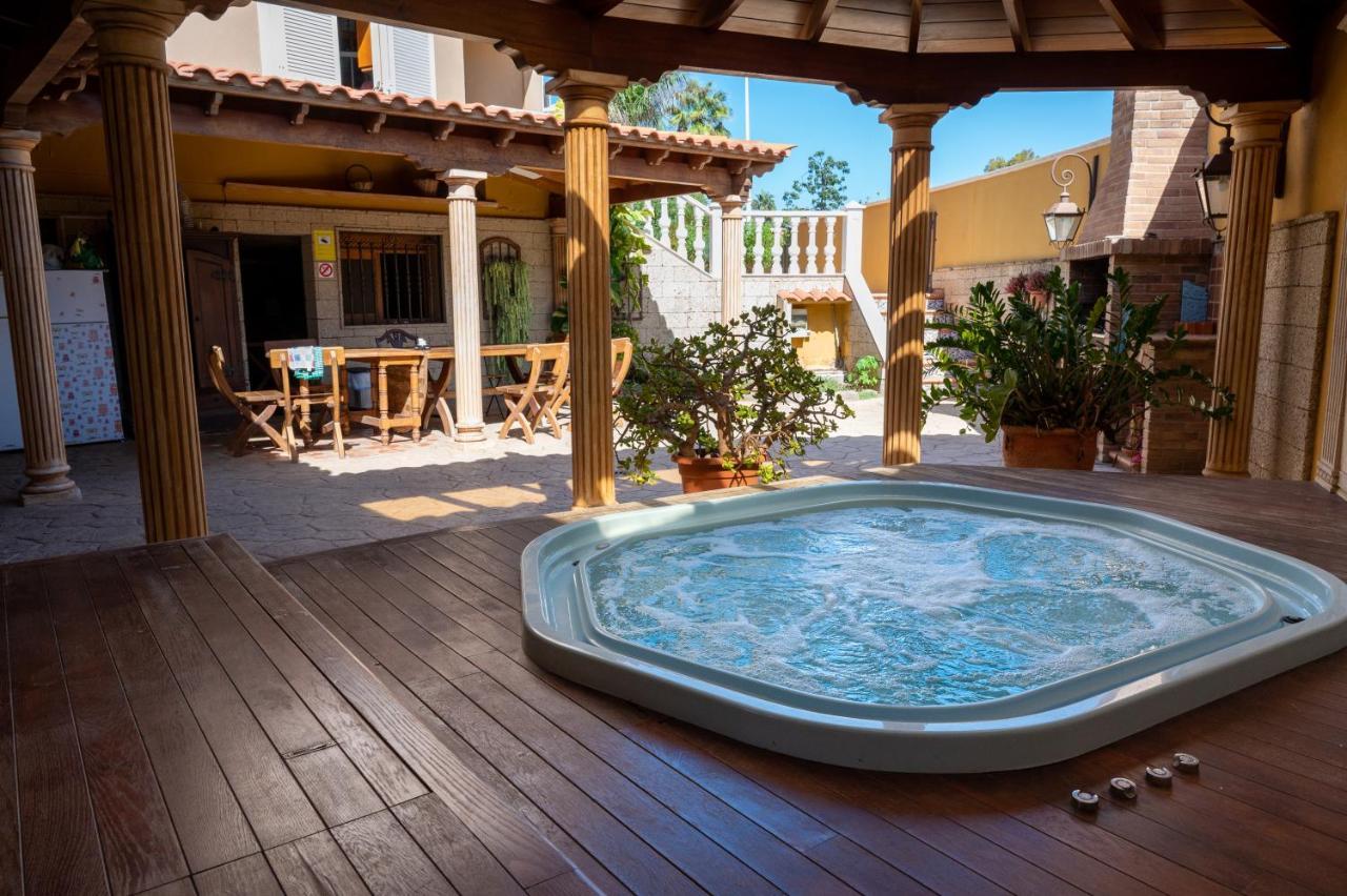 Duque Nest Hostel Адехе Екстериор снимка