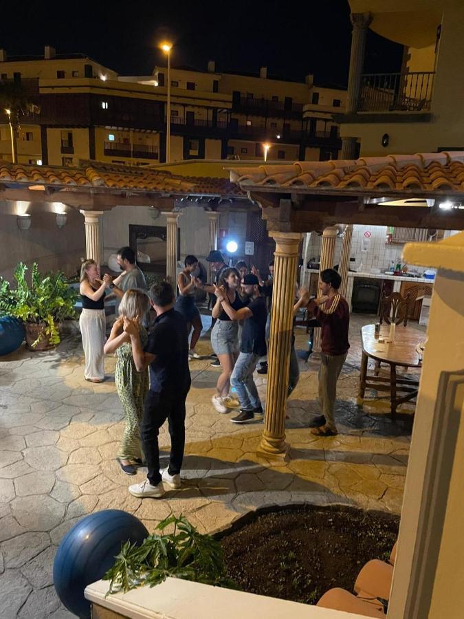 Duque Nest Hostel Адехе Екстериор снимка