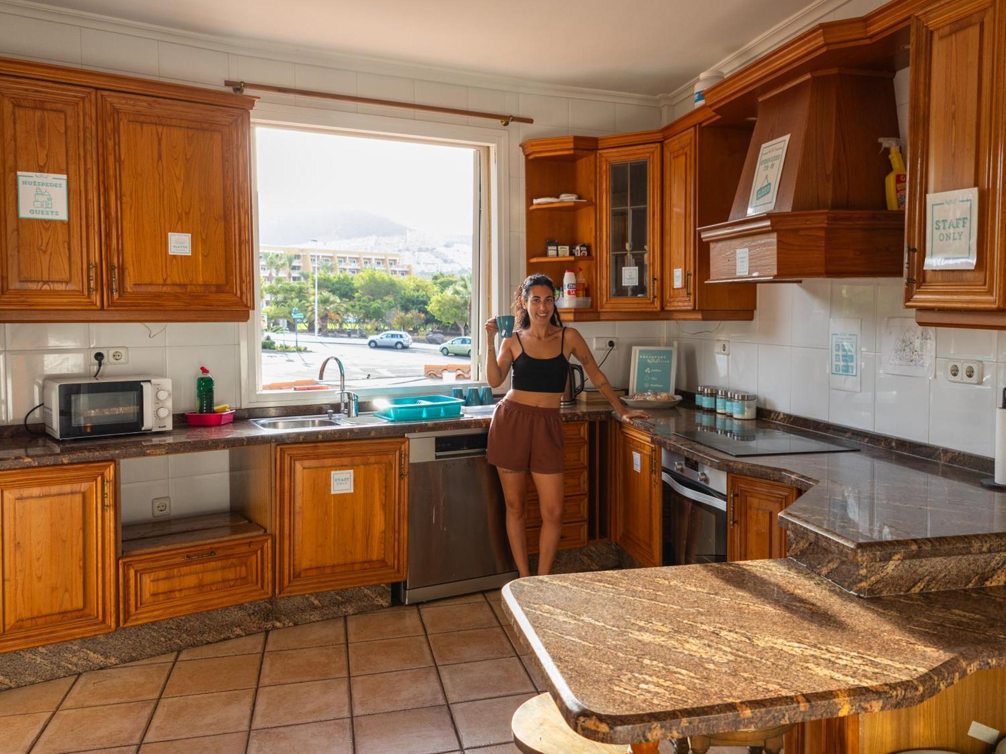 Duque Nest Hostel Адехе Екстериор снимка
