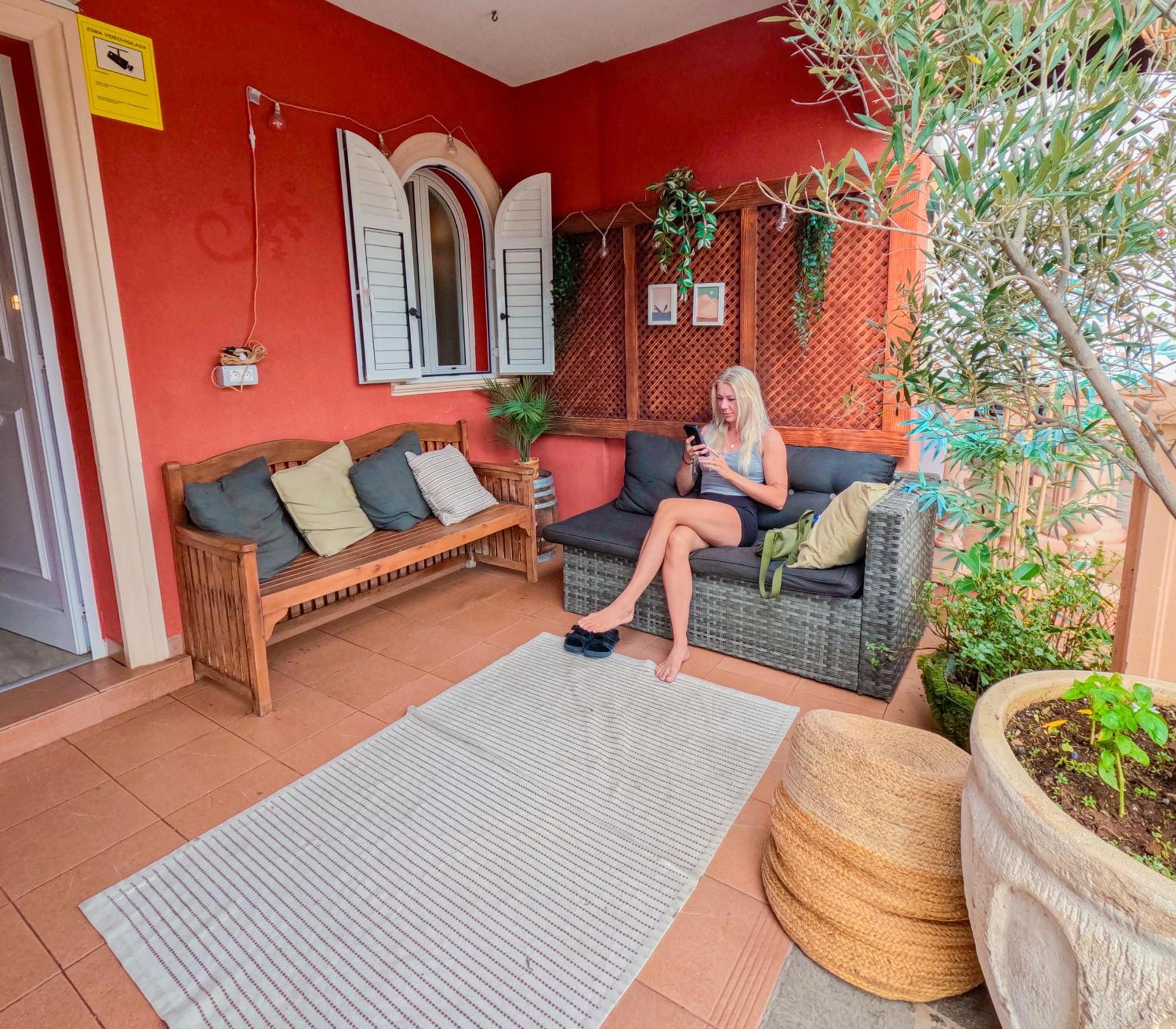 Duque Nest Hostel Адехе Екстериор снимка