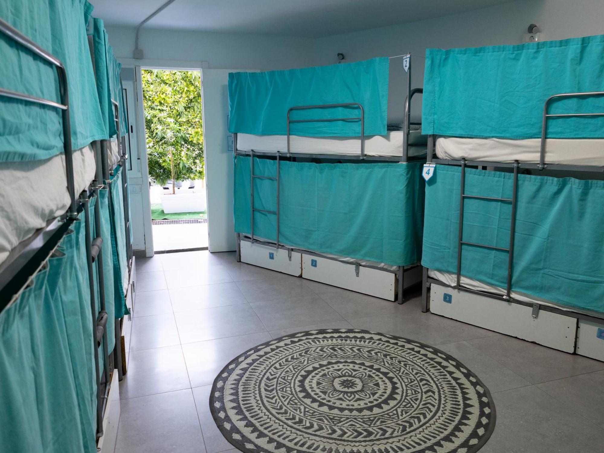 Duque Nest Hostel Адехе Екстериор снимка