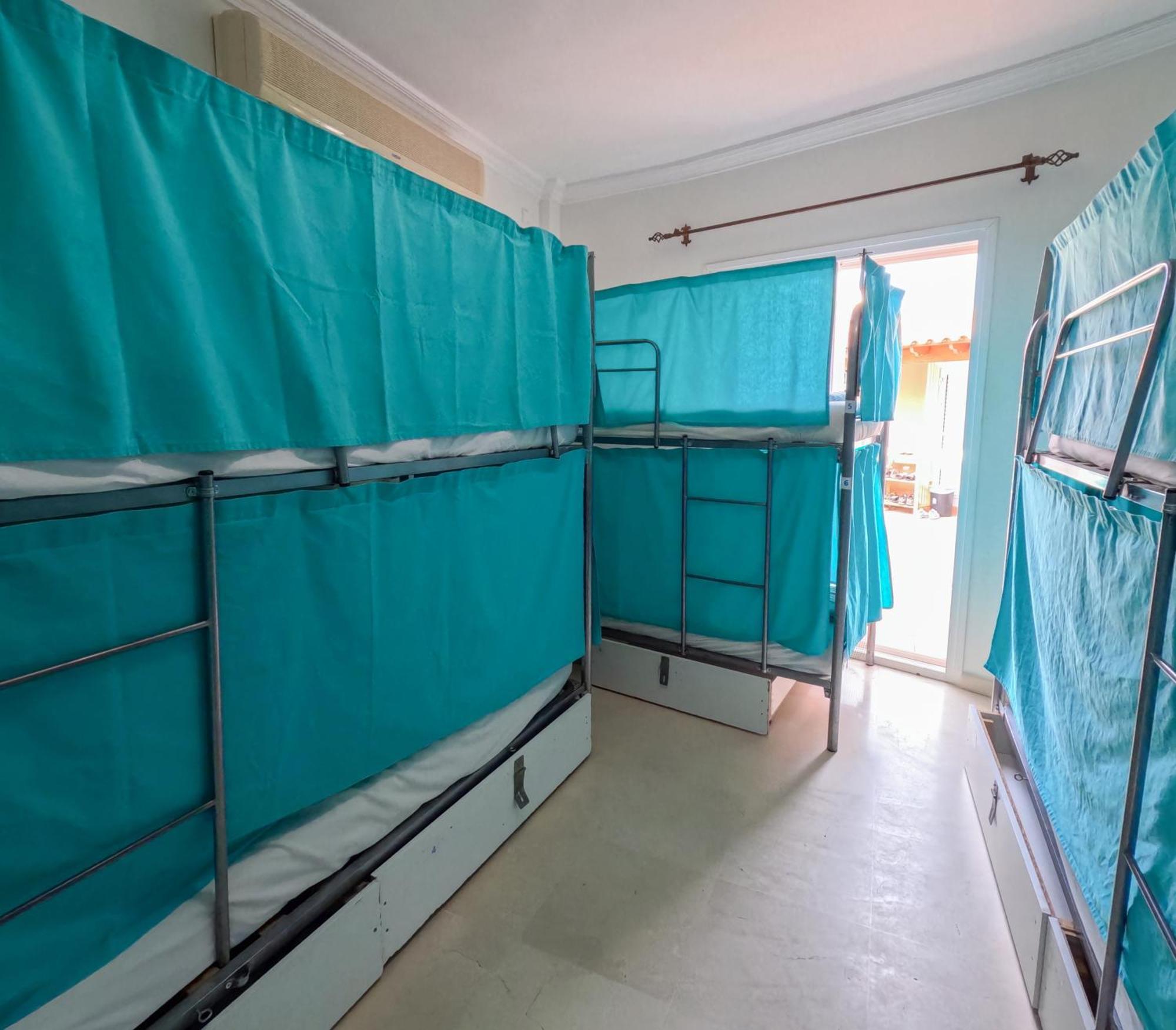 Duque Nest Hostel Адехе Екстериор снимка
