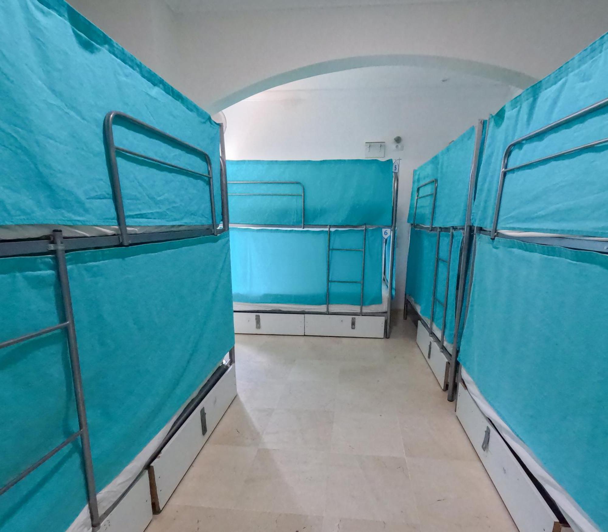 Duque Nest Hostel Адехе Екстериор снимка